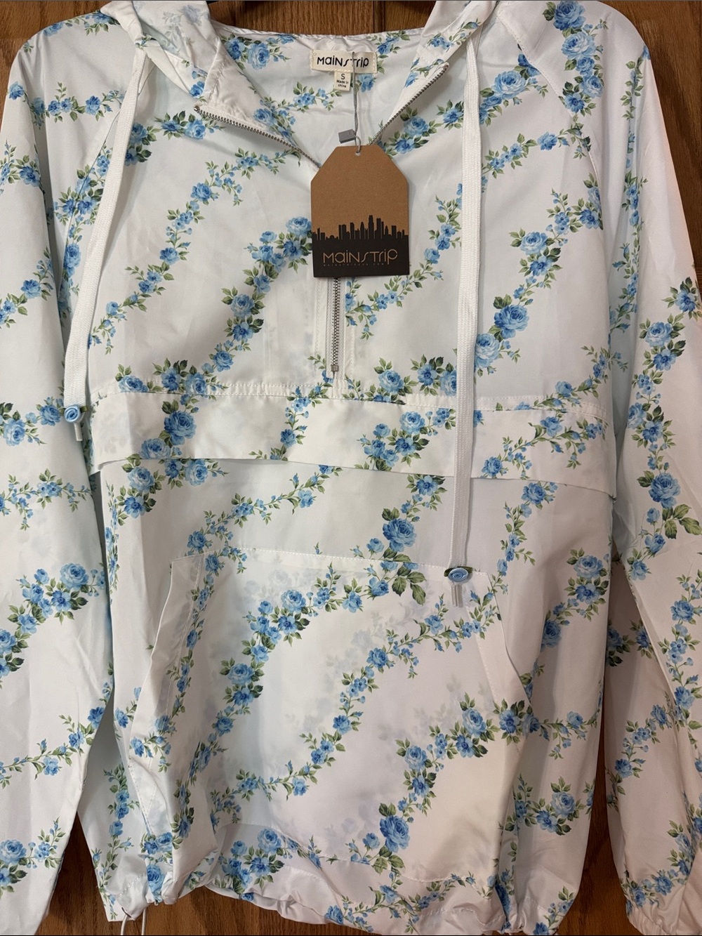 MAIN STRIP POLYESTER, PULLOVER, RAIN, JACKET, SMALL. NEW WITH TAGS.